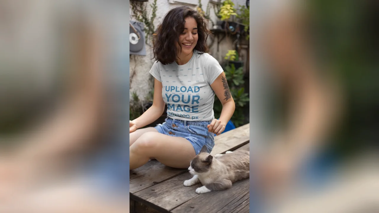 Download 25 Best T Shirt Mockup Videos Free Downloads Using A Mockup Generator PSD Mockup Templates