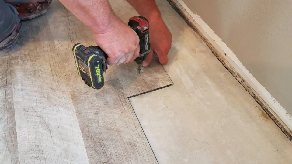 First Row Of Laminate Flooring, How To Install Laminate Flooring On Uneven Walls